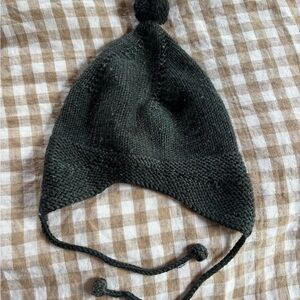 Charcoal Gray Knitted Trapper Hat with Earflaps and Pom-Pom